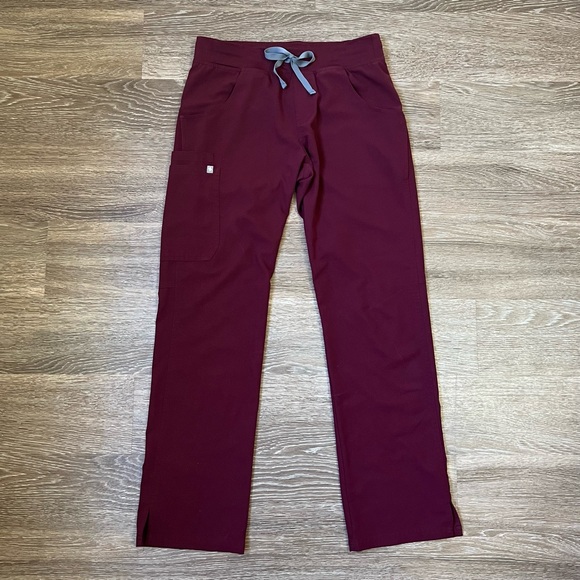 FIGS Kade Cargo Scrub Pants - Size Small - Burgundy - Picture 1 of 4